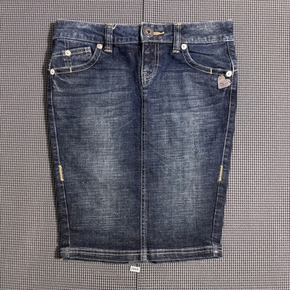 DKNY Jeans Women Dark Wash Denim Straight Skirt Size 5 Heart Logo Charm